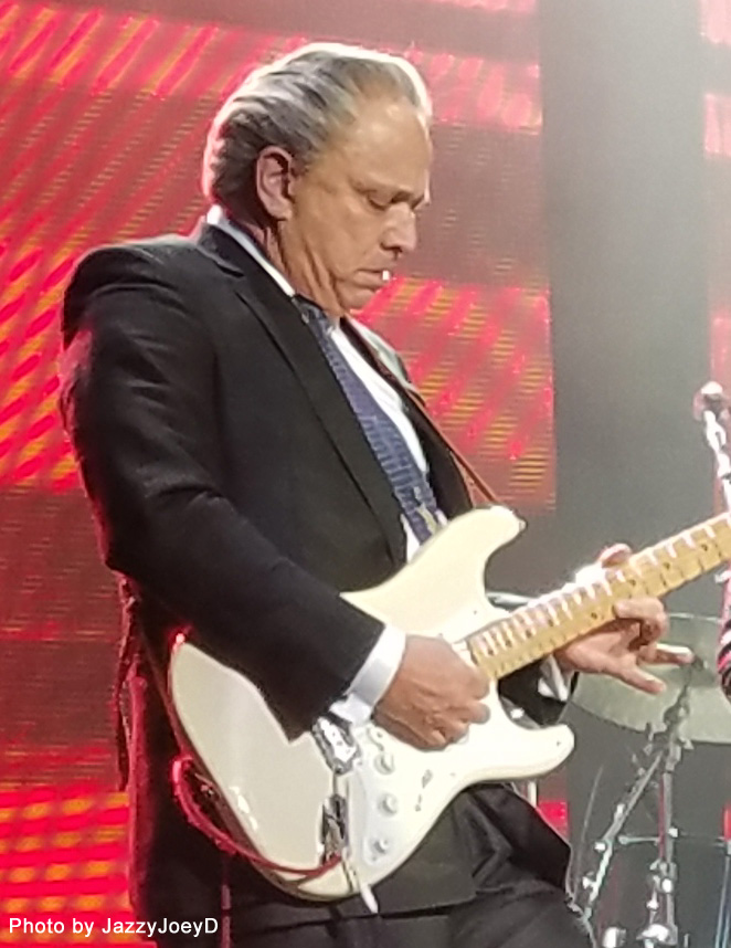 Jimmie Vaughan Plays His Fender™ Stratocaster™