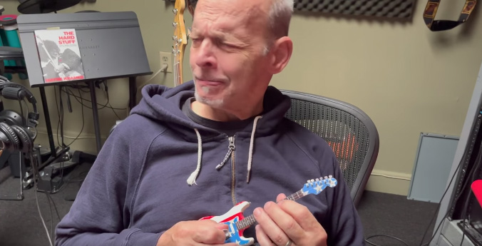 Wayne Kramer Rocks Mini Fender™ Strat™ Guitar Replica by AXE HEAVEN®